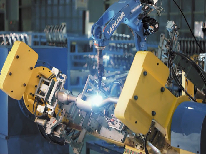 Robot Hàn ống xả tại nhà máy Cơ khí