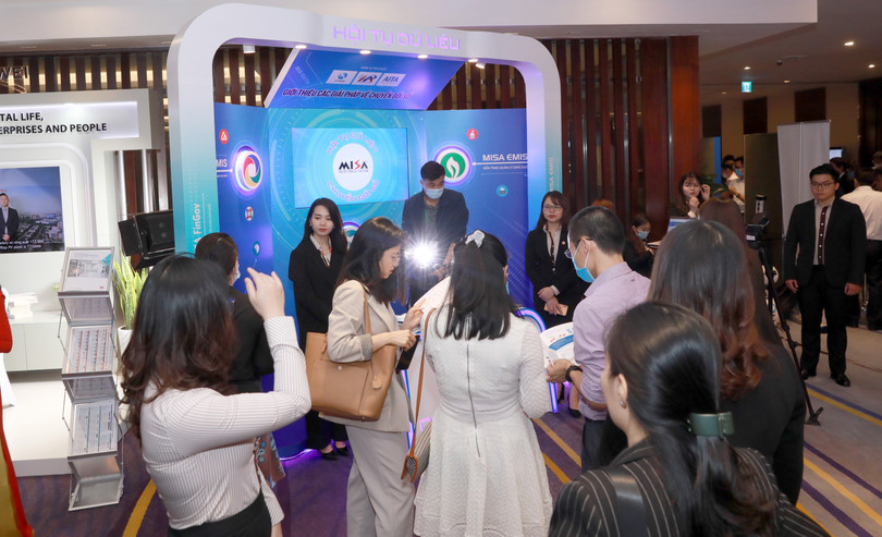 Trong khuôn khổ sự kiện, MISA thu hút sự quan tâm ghé thăm gian hàng, đặt câu hỏi và yêu cầu tư vấn về các giải pháp số của đông đảo khách tham dự