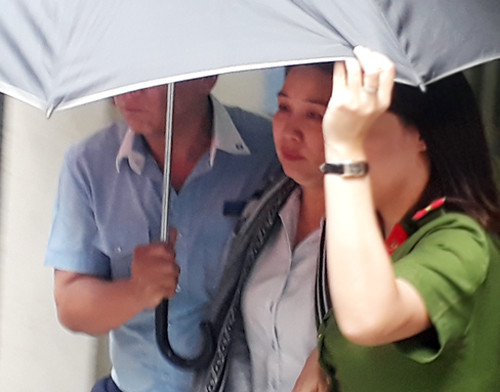 Nữ cán bộ Eximbank bị bắt hôm nay. Ảnh: Quốc Thắng.