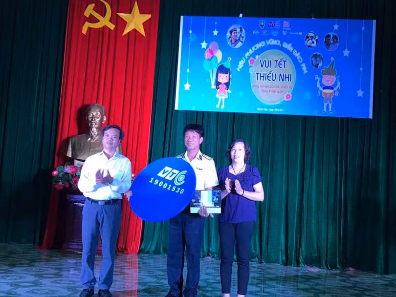 Vui Tết thiếu nhi tại Vùng 4 Hải quân