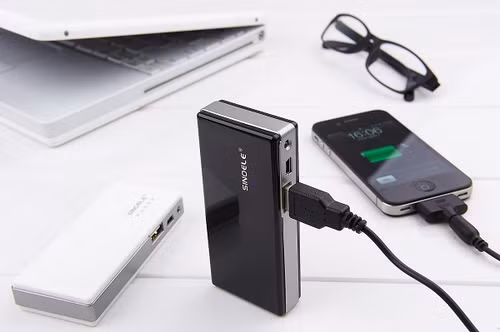 cach-sac-de-smartphone-luon-tran-day-nang-luong-1