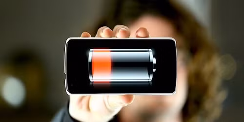 cach-sac-de-smartphone-luon-tran-day-nang-luong-2