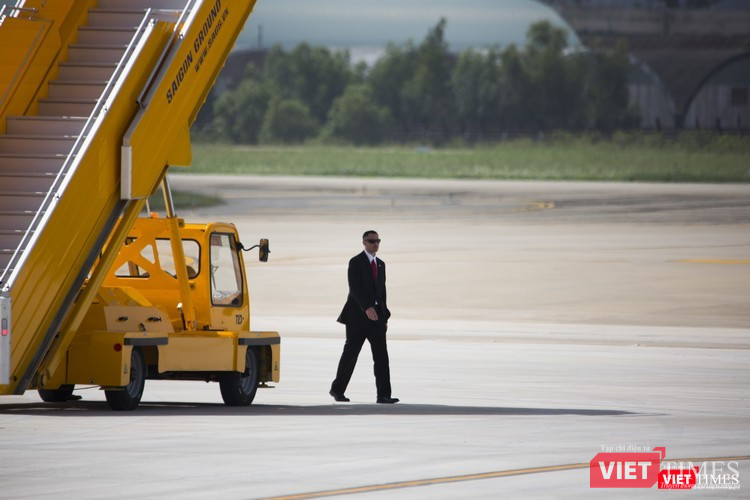 Lễ đón Tổng thống Mỹ Donald Trump đến Đà Nẵng dự Tuần lễ cấp cao APEC ảnh 8