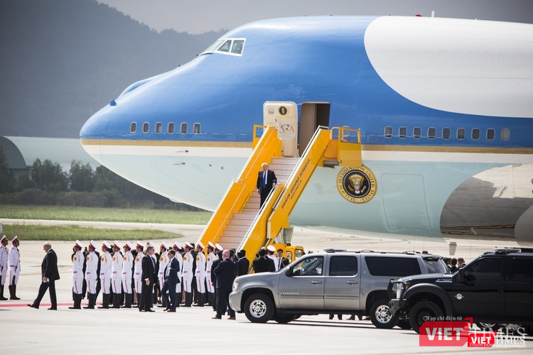Lễ đón Tổng thống Mỹ Donald Trump đến Đà Nẵng dự Tuần lễ cấp cao APEC ảnh 11