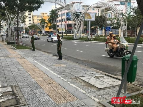 Cảnh sát dẫn đoàn nguyên thủ Nga về khách sạn