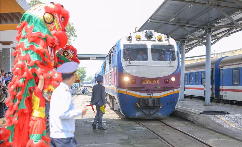 Đoàn tàu “Kết nối di sản miền Trung” Đà Nẵng - Huế đến ga Đà Nẵng