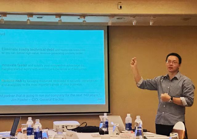 Đại diện Amazon trao đổi với giới truyền thông Hà Nội về Amazon Web Services