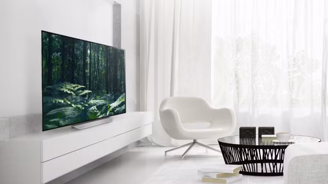 LG C7T hội tụ đủ các thế mạnh của công nghệ mới OLED nhưng có mức giá tương đương với một số dòng TV LCD cải tiến có thêm chấm lượng tử