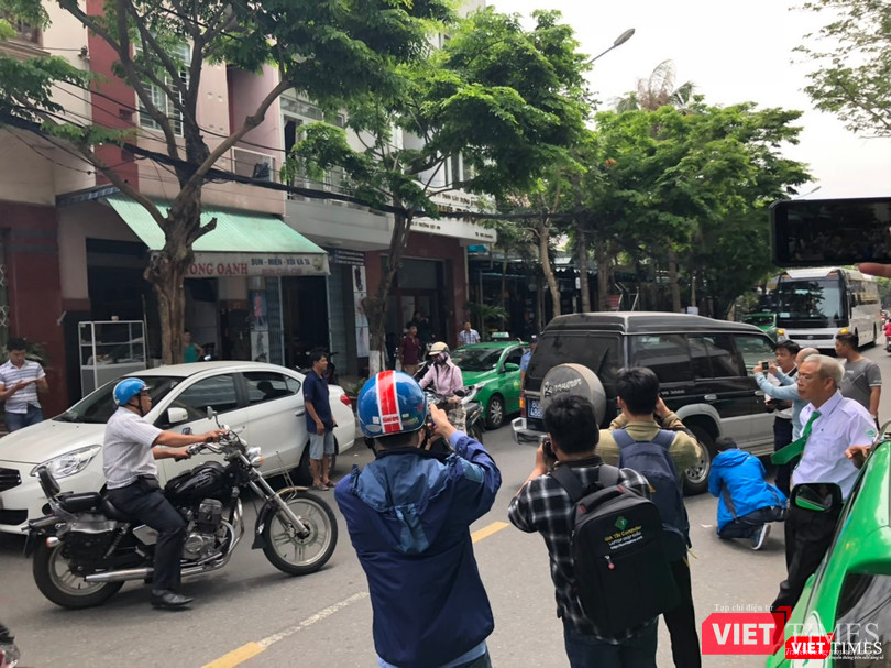 Khám xét nhà cựu Chủ tịch TP. Đà Nẵng: Công an thu giữ 1 máy tính và nhiều tài liệu ảnh 10