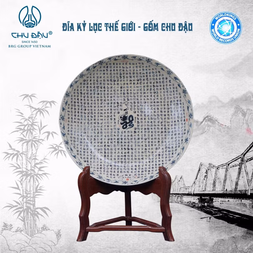 Đĩa gốm Chu Đậu 1.000 chữ Long viết bằng thư pháp có đường kính 1,2 m được làm hoàn toàn bằng phương pháp thủ công Đĩa gốm Chu Đậu 1.000 chữ Long viết bằng thư pháp có đường kính 1,2 m được làm hoàn toàn bằng phương pháp thủ công