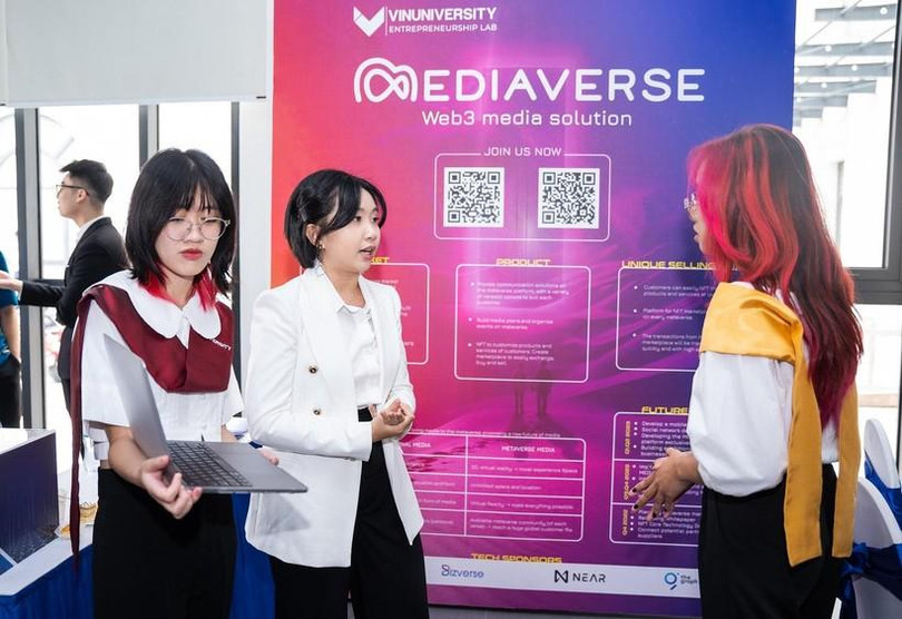 Dự án Mediaverse do hai sinh viên VinUni Nguyễn Minh Tuấn và Tô Kiều Khanh sáng lập, ứng dụng công nghệ blockchain để NFT hóa các sản phẩm và dịch vụ, giúp doanh nghiệp tiếp cận khách hàng toàn cầu. Mediaverse đã đạt giải Á Quân Finnovation 2022 - Cuộc thi cấp quốc gia về khởi nghiệp, đổi mới sáng tạo trong lĩnh vực Fintech dành cho sinh viên Việt Nam. Dự án Mediaverse do hai sinh viên VinUni Nguyễn Minh Tuấn và Tô Kiều Khanh sáng lập, ứng dụng công nghệ blockchain để NFT hóa các sản phẩm và dịch vụ, giúp doanh nghiệp tiếp cận khách hàng toàn cầu. Mediaverse đã đạt giải Á Quân Finnovation 2022 - Cuộc thi cấp quốc gia về khởi nghiệp, đổi mới sáng tạo trong lĩnh vực Fintech dành cho sinh viên Việt Nam.