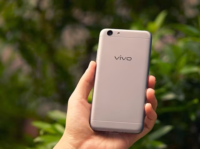 Loạt điện thoại chụp ảnh selfie sáng giá ở phân khúc phổ thông ảnh 1