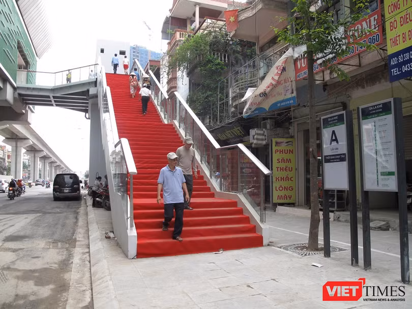 Cận cảnh nhà ga, tàu mẫu đường sắt trên cao Cát Linh - Hà Đông ảnh 2