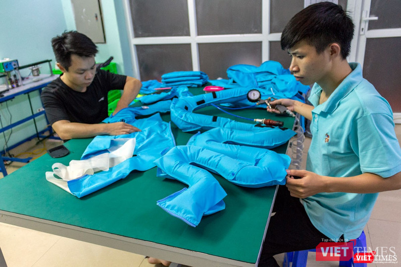 Các quá trình thiết kế và kiểm tra độ hoàn thiện của chiếc áo bảo hiểm đều được thực hiện nghiêm ngặt để đạt được độ chính xác và tránh xảy ra ít lỗi nhất. Các quá trình thiết kế và kiểm tra độ hoàn thiện của chiếc áo bảo hiểm đều được thực hiện nghiêm ngặt để đạt được độ chính xác và tránh xảy ra ít lỗi nhất.