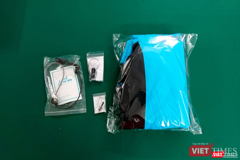 Một bộ áo bảo hiểm có túi khí sẽ gồm có các phụ kiện như thế này. Một bộ áo bảo hiểm có túi khí sẽ gồm có các phụ kiện như thế này.