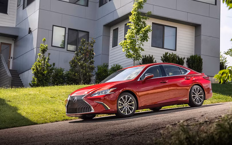 Lexus ES 300h 2019 trở thành mẫu sedan hạng sang cỡ trung tiết kiệm nhất phân khúc.