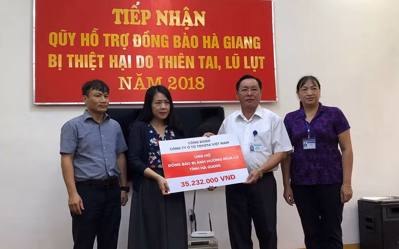 Toyota ủng hộ đồng bào bị mưa lũ tại Hà Giang.