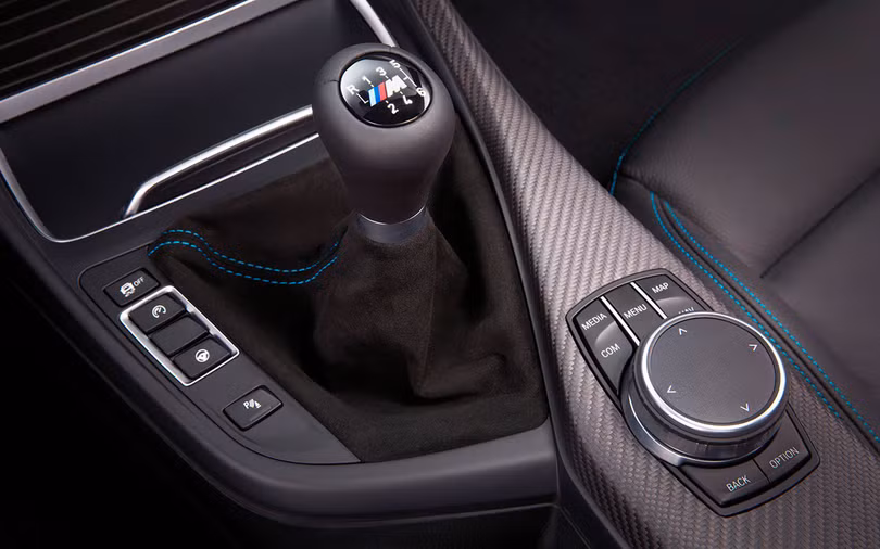 Với sự phát triển của công nghệ, hộp số tự động giờ đã gần như thu hẹp khoảng cách lợi thế mà hộp số sàn đã có trước đó. Với sự phát triển của công nghệ, hộp số tự động giờ đã gần như thu hẹp khoảng cách lợi thế mà hộp số sàn đã có trước đó.