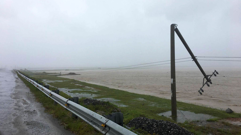 Hệ thống lưới điện bị ảnh hưởng nặng nề sau bão số 10 - Ảnh minh họa (Vietnamnet)