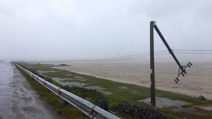 Hệ thống lưới điện bị ảnh hưởng nặng nề sau bão số 10 - Ảnh minh họa (Vietnamnet)