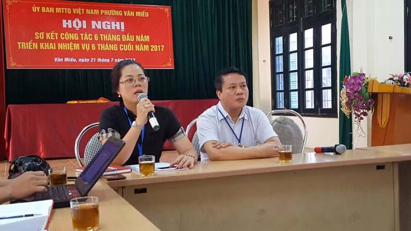 Bà Vũ Mai Khanh, chủ tịch UBND phường Văn Miếu, trong buổi gặp với báo chí sáng 26-7.