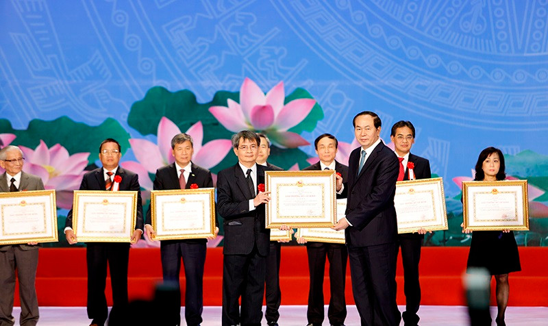 Chủ tịch Nước trao giải thưởng cho cá nhân đoạt giải