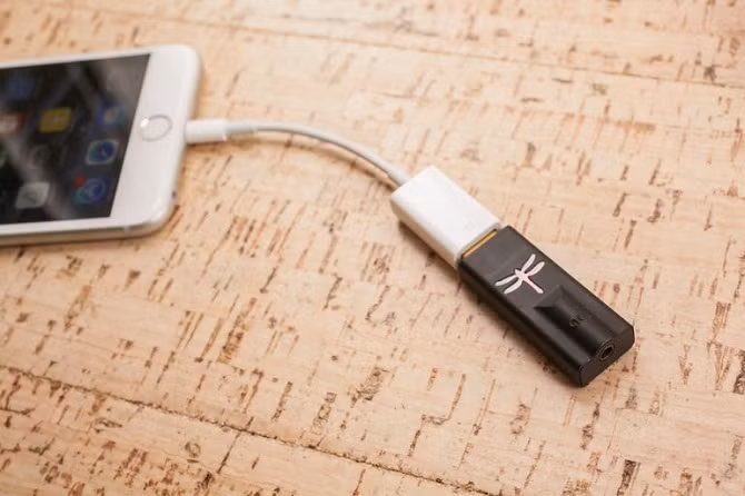 Khi Apple tiên phong loại bỏ một cổng kết nối vô nghĩa với những tín đồ âm thanh thực thụ, các loại phụ kiện có khả năng mang đến âm thanh thực sự cao cấp sẽ có thêm một lý do để trỗi dậy.