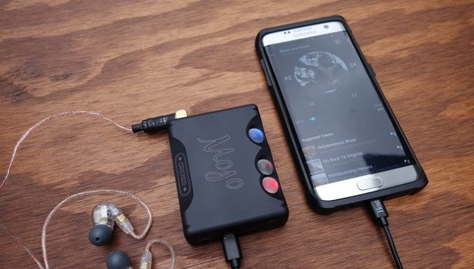 Khi Apple tiên phong loại bỏ một cổng kết nối vô nghĩa với những tín đồ âm thanh thực thụ, các loại phụ kiện có khả năng mang đến âm thanh thực sự cao cấp sẽ có thêm một lý do để trỗi dậy.