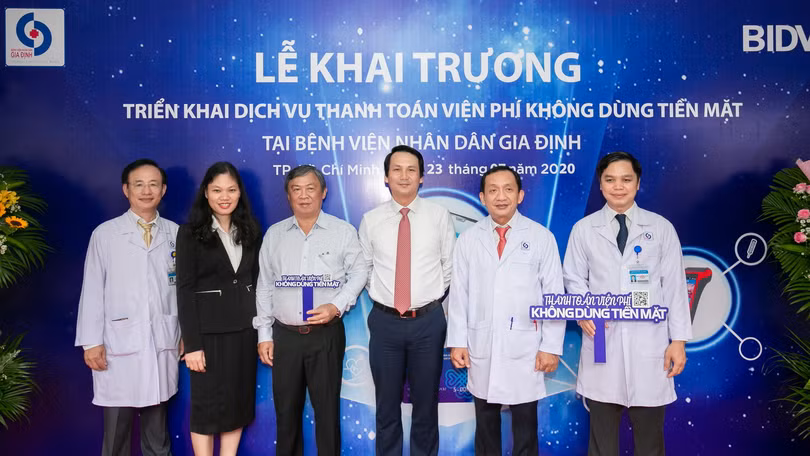 Lễ khai trương triển khai dịch vụ thanh toán viện phí không dùng tiền mặt tại Bệnh viện nhân dân Gia Định.