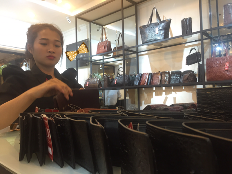 Chủ mới đã thay thế cửa hàng Khaisilk trong một khách sạn ở quận 1.