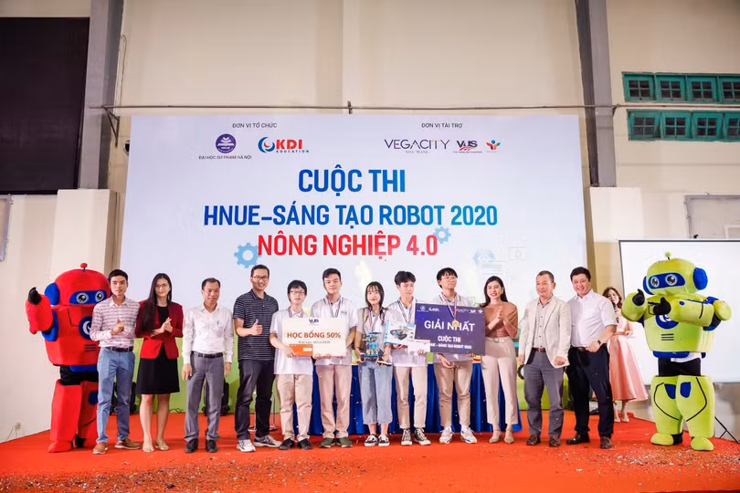 Lễ trao giải cuộc thi “HNUE – Sáng tạo Robot 2020”.