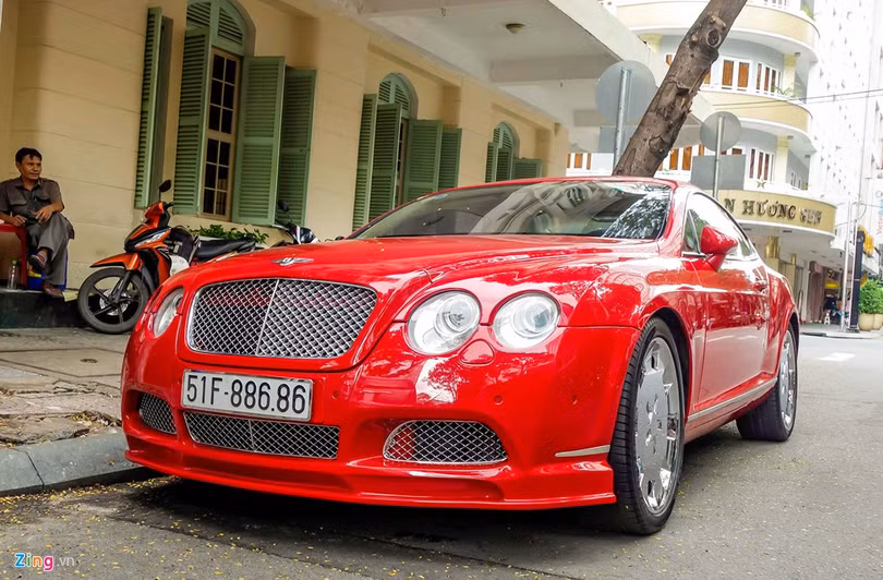 Ngoài ra, để tăng độ độc cho chiếc xe, chủ nhân đã gắn thêm bộ kit ở líp cản trước.