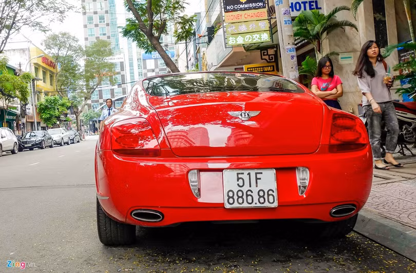 Phần đuôi gần như vẫn giữ nguyên bản theo thiết kế đơn giản, sang trọng của hãng xe Anh quốc.