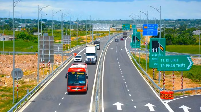 Cao tốc Vĩnh Hảo - Phan Thiết có chiều dài hơn 100 km, qua tỉnh Bình Thuận được đưa vào vận hành, khai thác tuyến chính từ ngày 19/5/2023.