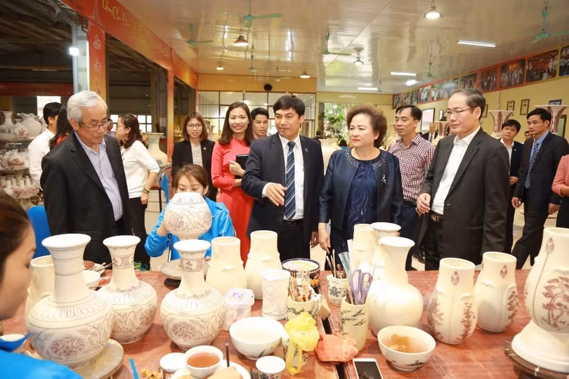 Madame Chủ tịch Tập đoàn BRG, kiêm Chủ tịch HĐQT Hapro Nguyễn Thị Nga định hướng đầu tư phát triển để đưa Gốm Chu Đậu trở thành một biểu tượng Quốc gia