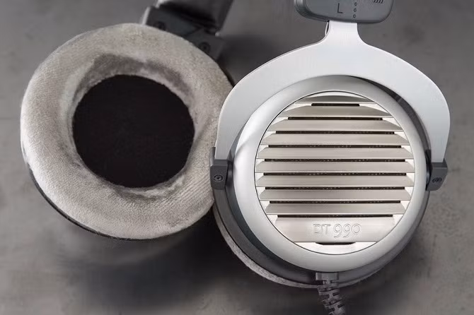 Dòng nhạc mạnh mẽ, cá tính nhất thế giới cũng đòi hỏi những chiếc tai nghe có "chất" riêng.