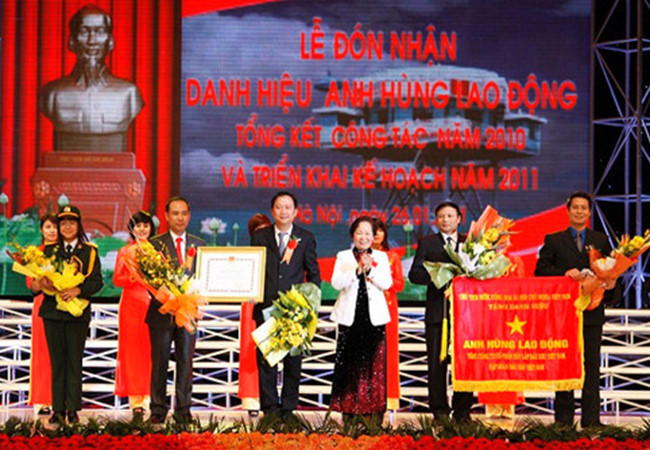 Trịnh Xuân Thanh nhận bằng khen "Anh hùng lao động"