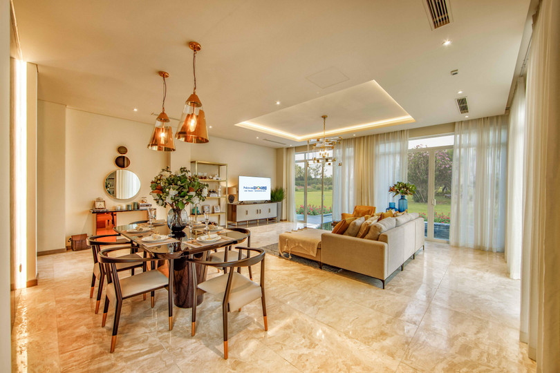 Hạn chế vách ngăn và tối đa diện tích cửa kính để gia chủ kết nối với thiên nhiên