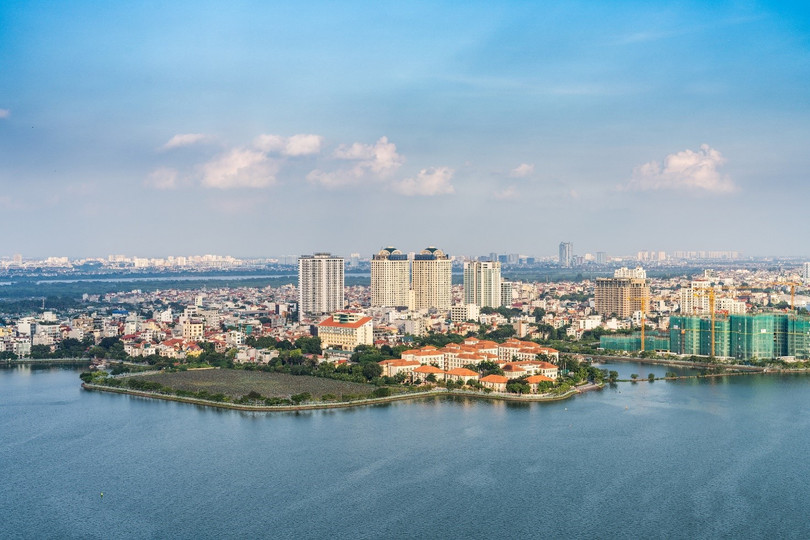 Tầm nhìn đáng ao ước ra hồ Tây và sông Hồng từ D’. El Dorado