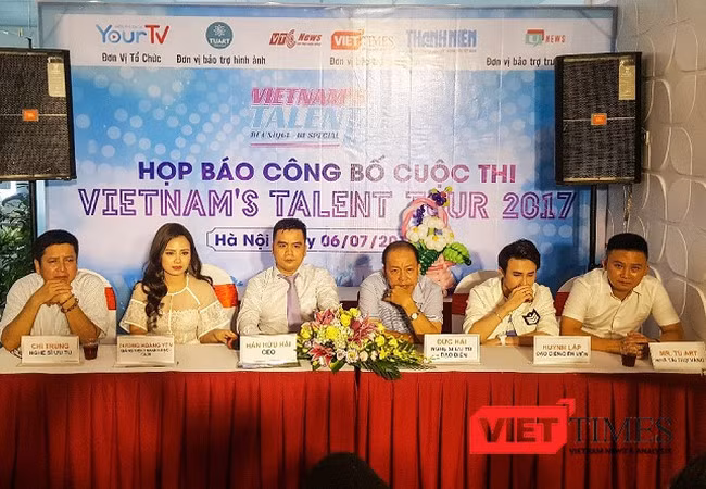 Ban giáo khảo và nhà tài trợ của cuộc thi.