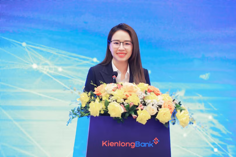 Bà Trần Thị Thu Hằng - Chủ tịch HĐQT phát biểu tại Đại hội