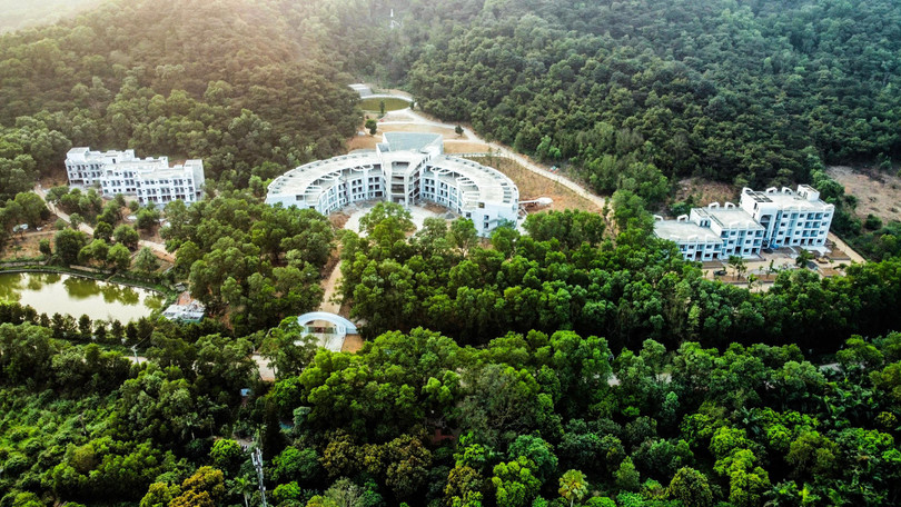 Trung tâm Chăm sóc người cao tuổi Ngọc Hà bao phủ bởi rừng phòng hộ Sóc Sơn, Hà Nội.