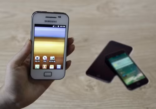 Khi có smartphone mới, đa số người dùng giữ lại điện thoại cũ làm thiết bị liên lạc phụ.