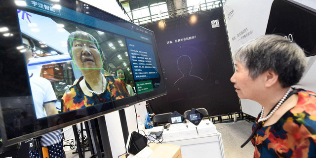 Chính quyền Trung Quốc đang sử dụng hệ thống camera giám sát và công nghệ nhận diện gương mặt để phòng ngừa tội phạm - Ảnh: AFP