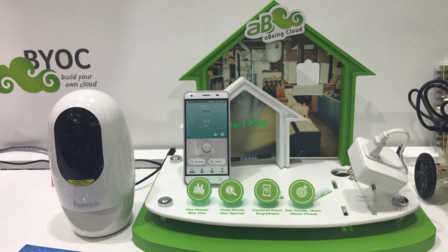  Đi hội chợ xem robot, ăn thịt nướng, ngồi ghế massage 