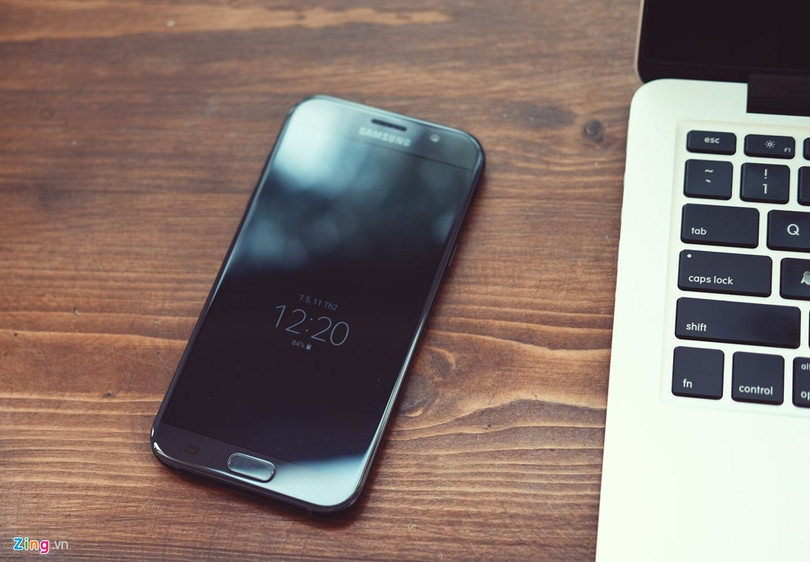 Samsung Galaxy A7: Bom tấn giá mềm ảnh 2