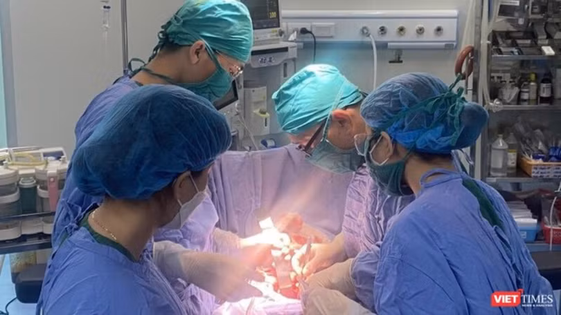 Bà cụ 83 tuổi có khối u khổng lồ đã được mổ cấp cứu thành công tại Bệnh viện Đa khoa Quảng Nam