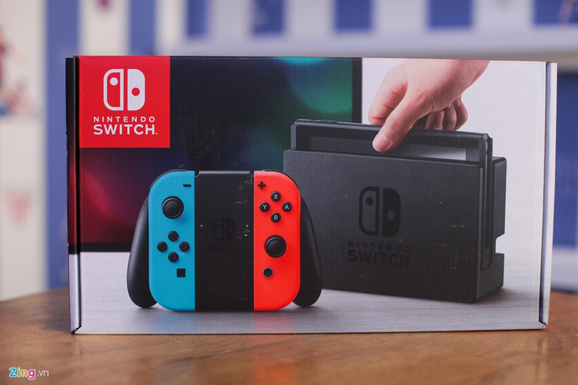 Nintendo Switch là máy chơi game được trông chờ nhất trong năm nay. Thiết bị được kỳ vọng sẽ hồi sinh nền công nghiệp game console. Switch vừa về Việt Nam theo đường xách tay, nguồn hàng chủ yếu nhập từ Nhật, Singarpore và Mỹ. 