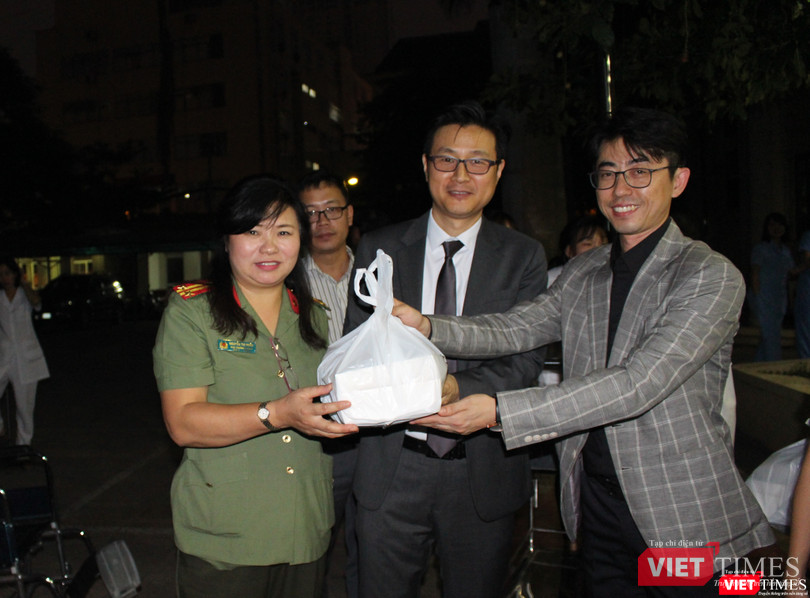 Hội Truyền thông số VN và công ty Don Chicken trao 900 suất quà thiện nguyện tại Bệnh viện 19-8 ảnh 4