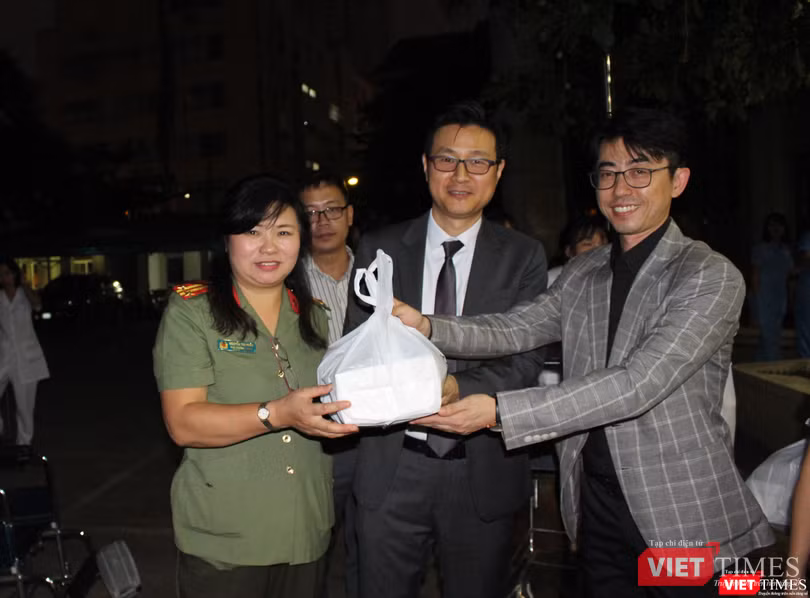 Hội Truyền thông số VN và công ty Don Chicken trao 900 suất quà thiện nguyện tại Bệnh viện 19-8 ảnh 4